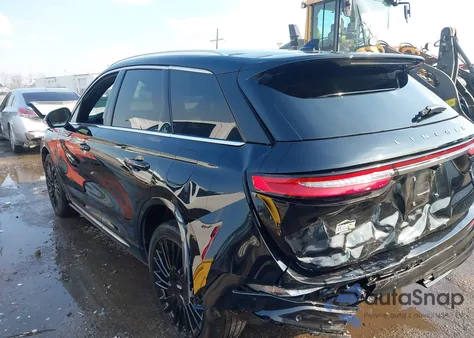 2022 Lincoln Corsair Reserve z USA, uszkodzony, nr VIN 5LMCJ2C92NUL32403